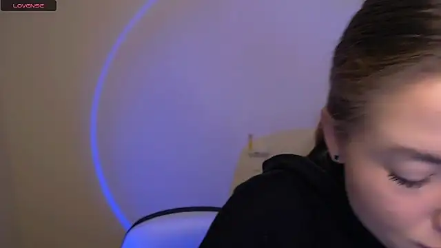 Snapshot of MissOliviaa_ chatting on October 30, 9:07 am MissOliviaa online show from October 30, 9:07 am