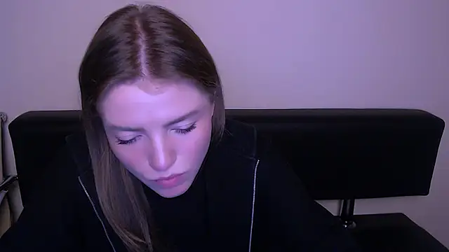 Snapshot of MissOliviaa_ chatting on February 20, 10:15 pm MissOliviaa  online show from February 20, 10:15 pm