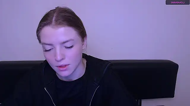 Snapshot of MissOliviaa_ chatting on December 27, 8:02 am MissOliviaa  online show from December 27, 8:02 am