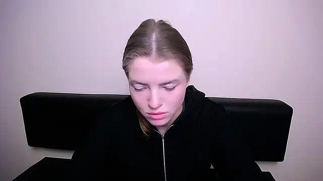 Snapshot of MissOliviaa_ chatting on January 31, 8:43 am MissOliviaa  online show from January 31, 8:43 am