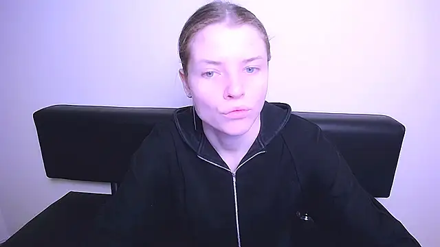 Snapshot of MissOliviaa_ chatting on February 4, 9:49 am MissOliviaa  online show from February 4, 9:49 am