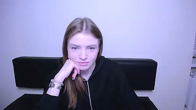 Snapshot of MissOliviaa_ chatting on February 18, 8:38 am MissOliviaa  online show from February 18, 8:38 am