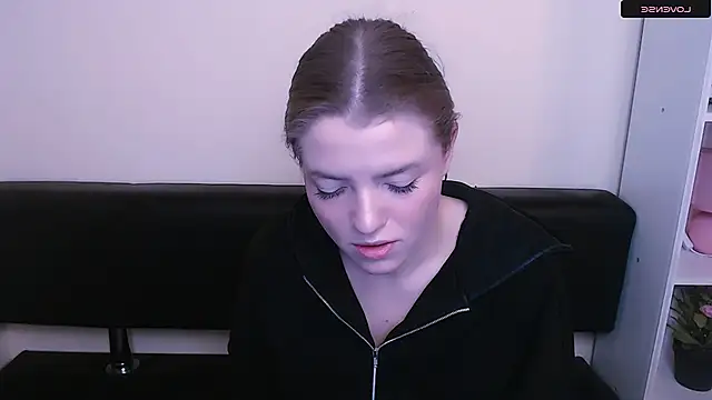 Snapshot of MissOliviaa_ chatting on January 3, 12:07 pm MissOliviaa  online show from January 3, 12:07 pm