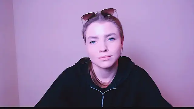 Snapshot of MissOliviaa_ chatting on February 10, 2:26 pm MissOliviaa  online show from February 10, 2:26 pm