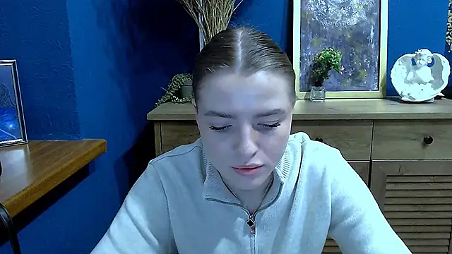 Snapshot of MissOliviaa_ chatting on December 4, 7:40 am MissOliviaa online show from December 4, 7:40 am