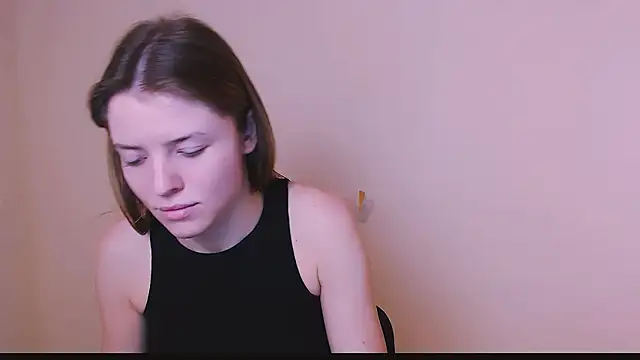 Snapshot of MissOliviaa_ chatting on February 7, 12:39 pm MissOliviaa  online show from February 7, 12:39 pm