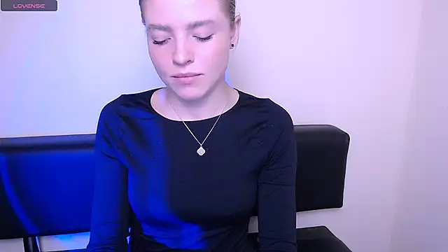 Snapshot of MissOliviaa_ chatting on October 28, 1:54 pm MissOliviaa online show from October 28, 1:54 pm