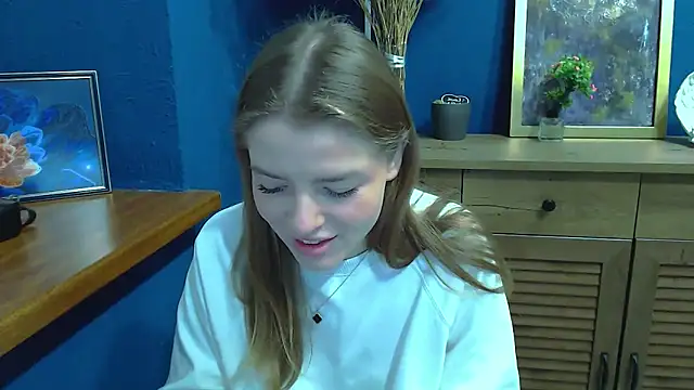 Snapshot of MissOliviaa_ chatting on December 5, 7:40 am MissOliviaa online show from December 5, 7:40 am