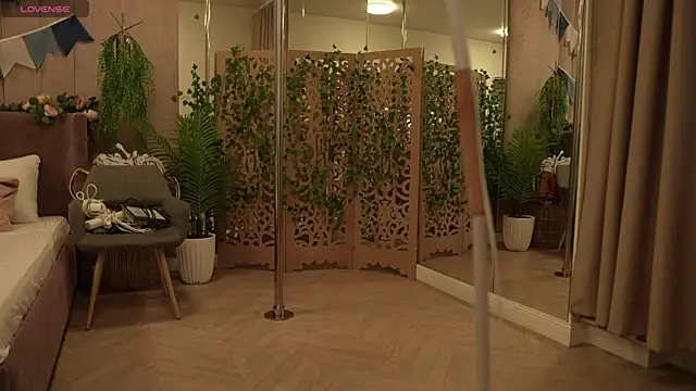 Smiley Mia online show from October 2, 5:11 am