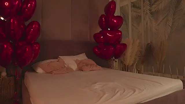 Smiley Mia online show from February 13, 5:07 am