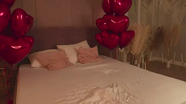 Smiley Mia online show from February 10, 5:06 am