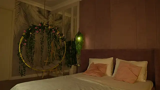 Snapshot of Smiley_Mia chatting on November 6, 5:11 am Smiley Mia online show from November 6, 5:11 am