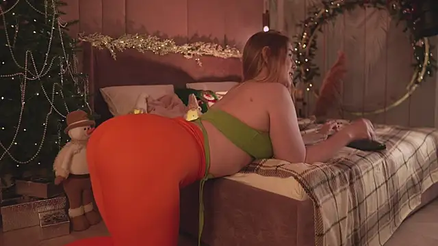 Snapshot of Smiley_Mia chatting on December 18, 7:40 pm Smiley Mia online show from December 18, 7:40 pm