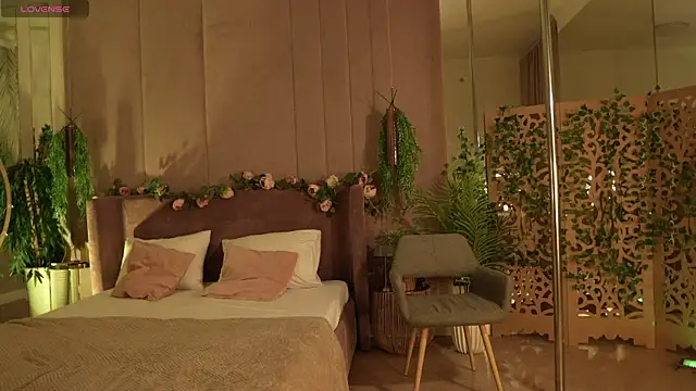 Smiley Mia online show from October 10, 5:08 am