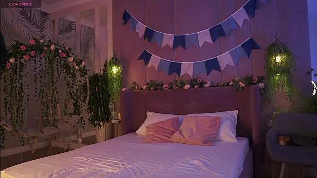 Smiley Mia online show from September 29, 5:03 am