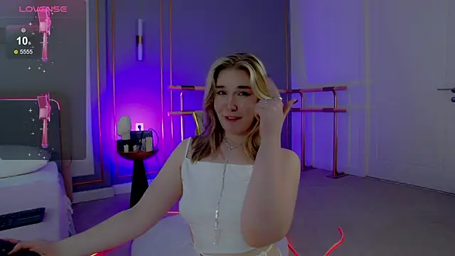 Smiley Mia online show from March 22, 8:40 am