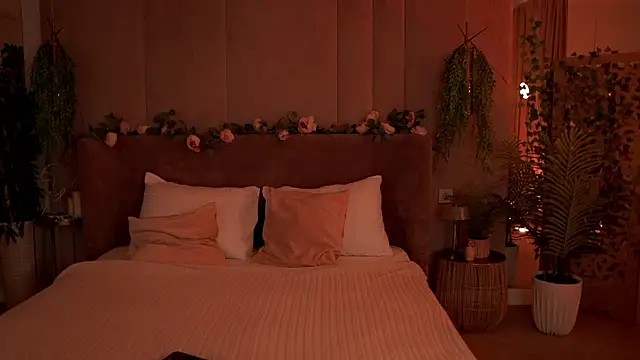 Smiley Mia online show from September 18, 5:10 am