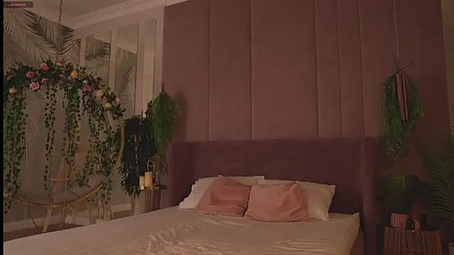 Snapshot of Smiley_Mia chatting on November 16, 5:01 am Smiley Mia online show from November 16, 5:01 am