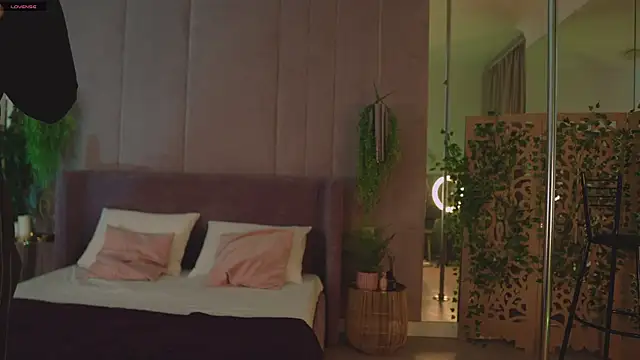 Snapshot of Smiley_Mia chatting on November 20, 5:08 am Smiley Mia online show from November 20, 5:08 am