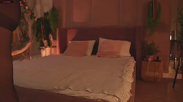 Snapshot of Smiley_Mia chatting on November 27, 5:08 am Smiley Mia online show from November 27, 5:08 am