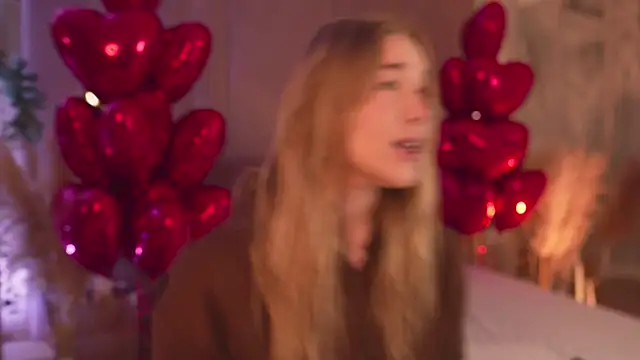 Smiley Mia online show from February 12, 5:07 am