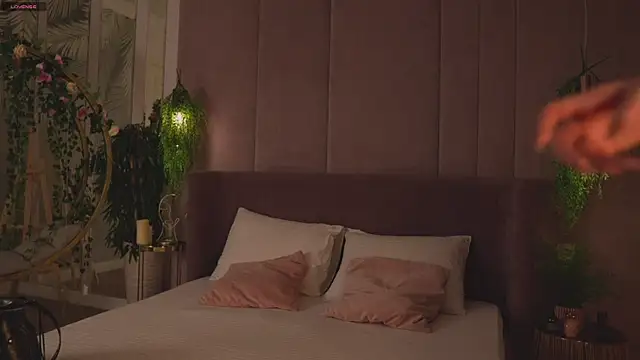 Snapshot of Smiley_Mia chatting on November 30, 5:08 am Smiley Mia online show from November 30, 5:08 am