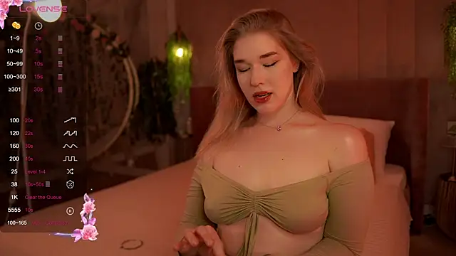 Smiley Mia online show from September 10, 7:24 pm