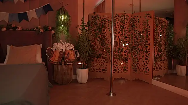 Smiley Mia online show from October 1, 5:34 am