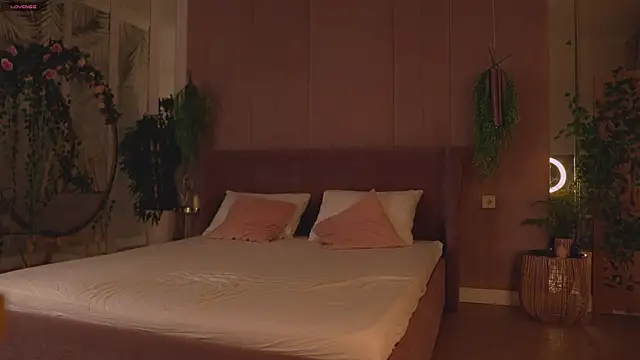 Snapshot of Smiley_Mia chatting on November 11, 5:02 am Smiley Mia online show from November 11, 5:02 am