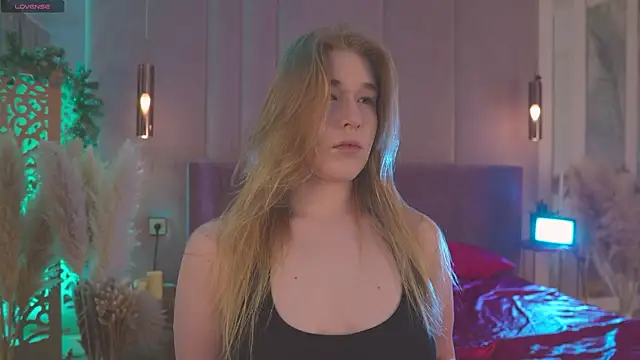 Smiley Mia online show from March 30, 5:09 am