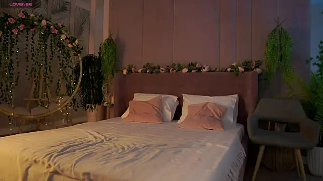 Smiley Mia online show from September 26, 5:03 am