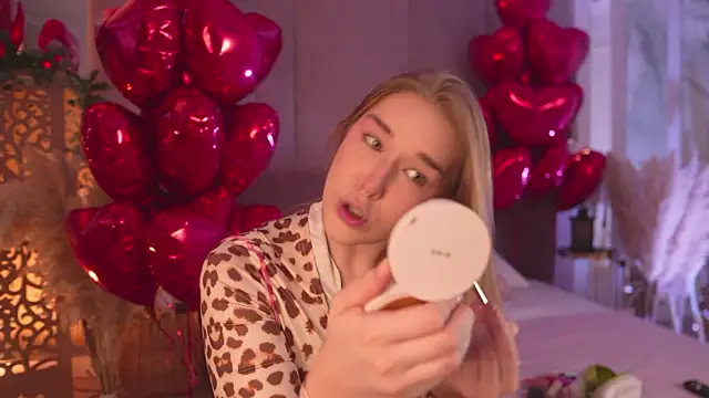 Smiley Mia online show from February 21, 5:09 am