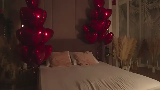 Smiley Mia online show from February 19, 5:04 am