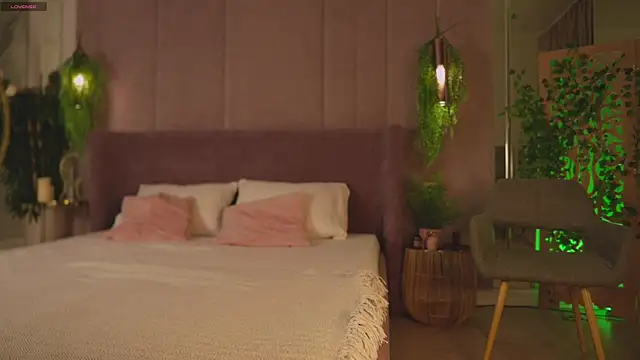 Snapshot of Smiley_Mia chatting on November 29, 5:07 am Smiley Mia online show from November 29, 5:07 am