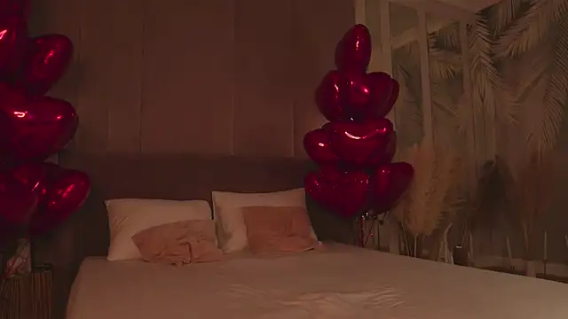 Smiley Mia online show from February 9, 5:05 am