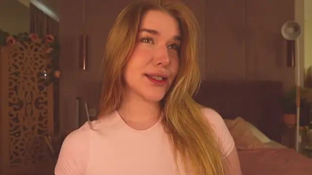 Snapshot of Smiley_Mia chatting on May 27, 5:37 am Smiley Mia online show from May 27, 5:37 am