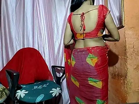 poojaxxx65 online show from September 19, 11:42 pm