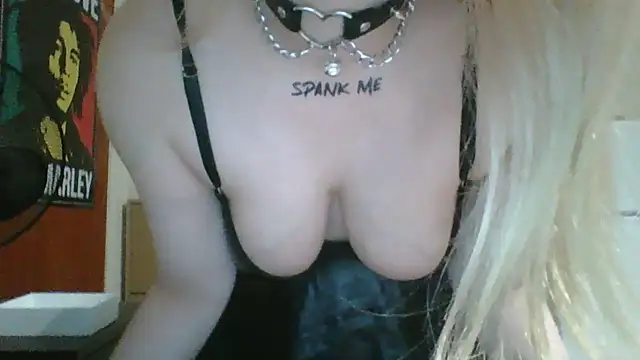 Snapshot of 420queenxo chatting on December 27, 8:07 pm 420queenxo online show from December 27, 8:07 pm