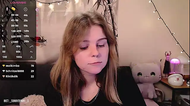 Snapshot of Moona_xx chatting on December 27, 2:36 am Moona xx online show from December 27, 2:36 am