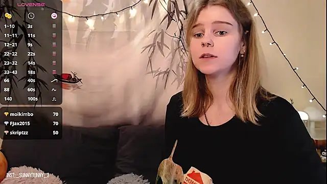 Snapshot of Moona_xx chatting on December 27, 5:42 am Moona xx online show from December 27, 5:42 am