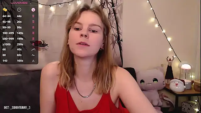 Snapshot of Moona_xx chatting on December 10, 9:33 pm Moona xx online show from December 10, 9:33 pm