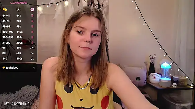 Snapshot of Moona_xx chatting on December 22, 9:09 pm Moona xx online show from December 22, 9:09 pm