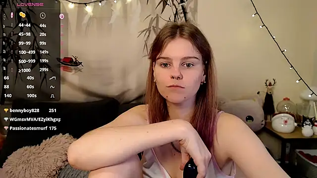 Snapshot of Moona_xx chatting on January 4, 2:35 am Moona xx online show from January 4, 2:35 am