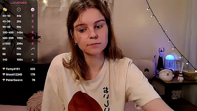 Snapshot of Moona_xx chatting on December 28, 1:18 am Moona xx online show from December 28, 1:18 am