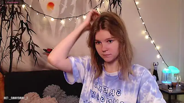 Snapshot of Moona_xx chatting on December 5, 10:39 pm Moona xx online show from December 5, 10:39 pm