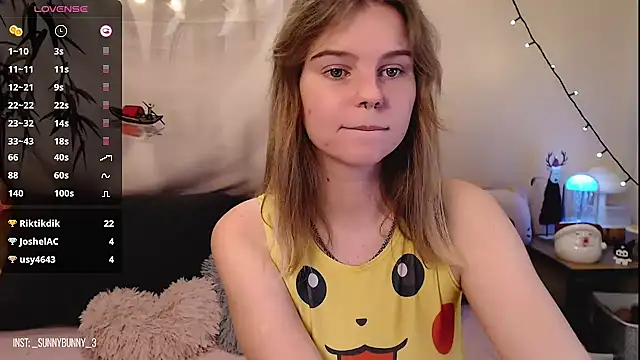 Snapshot of Moona_xx chatting on December 26, 11:35 pm Moona xx online show from December 26, 11:35 pm