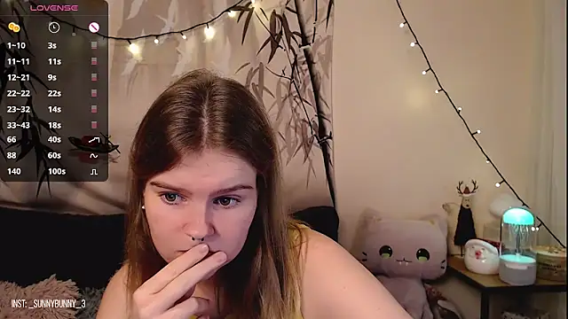 Snapshot of Moona_xx chatting on December 17, 9:05 pm Moona xx online show from December 17, 9:05 pm