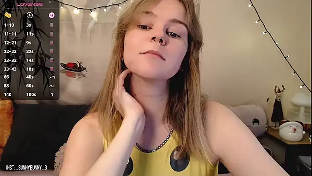 Snapshot of Moona_xx chatting on December 26, 8:32 pm Moona xx online show from December 26, 8:32 pm