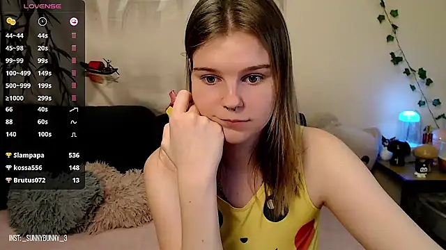 Snapshot of Moona_xx chatting on March 12, 12:31 am Moona xx online show from March 12, 12:31 am