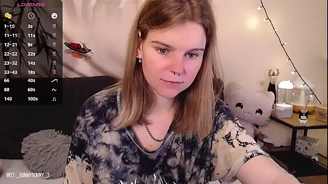 Snapshot of Moona_xx chatting on December 8, 10:36 pm Moona xx online show from December 8, 10:36 pm